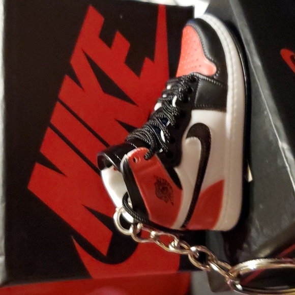 Custom Nike Shoe Keychains set of 2 shoes. (1 pair.) ❤️🖤 - Picture 5 of 16